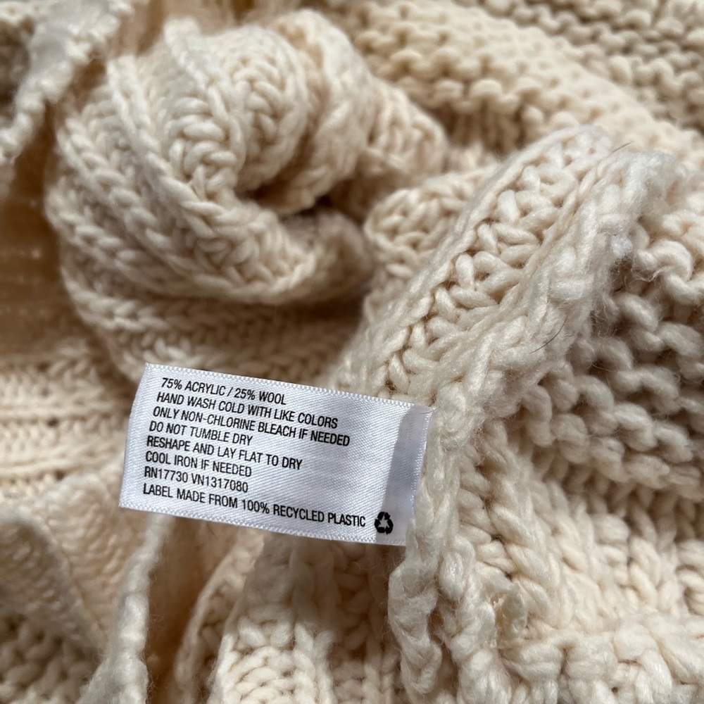 Universal Thread Chunky Fringe Sweater - image 7